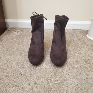 Unisa boots - size 6.5 suede
